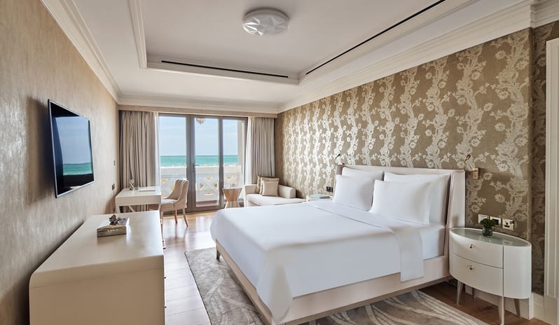 middle-east-holidays-abu-dhabi-rixos-premium-saadiyat-island-hotel-club-villa_bedroom